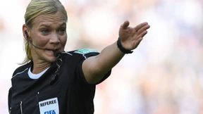 Anpfiff durch die Frauen