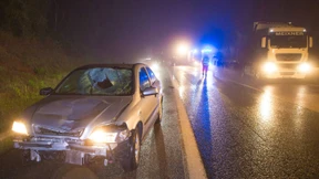 Lastwagenfahrer stirbt, als er helfen will