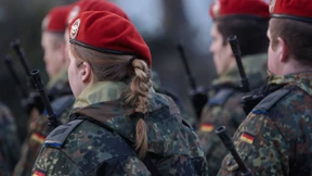 Soldaten sind gleich, Soldatinnen gleicher