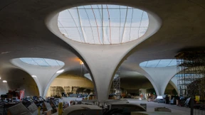 Abfahrtshalle in Richtung Zukunft