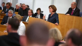 Rot-grüne Regierung sieht Mehrheit in Gefahr