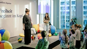 Mai Thi Nguyen-Kim erklärt, wie Menschen Farben wahrnehmen