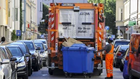 Obdachloser in Müllwagen gekippt und schwer verletzt