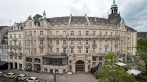 Bauunternehmer will Palasthotel retten