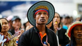 Opposition tritt zurück und schließt sich Protesten an