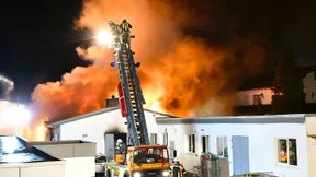 170 Feuerwehrleute bekämpfen Großbrand in Schreinerei