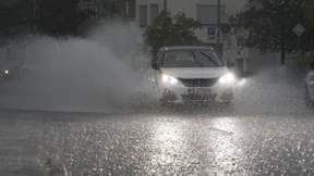 Unwetter und Hitze wechseln sich zum Wochenstart ab