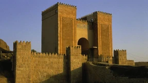 Das Zerstörungswerk hat viele Väter  