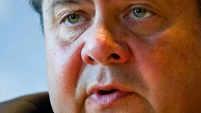 Gabriel signalisiert Zustimmung zu Mautplänen