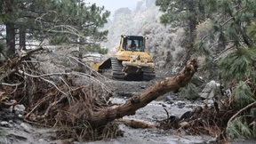 Überschwemmungen und Schlammlawinen