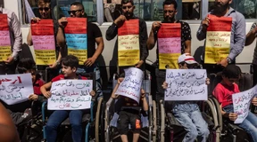 Syrische Krebspatienten protestieren an Grenze zu Türkei