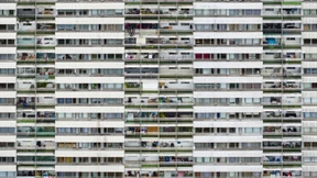 DHL stellt wieder in Duisburger Problem-Hochhaus zu – in Begleitung