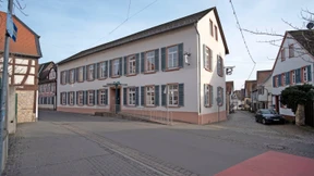 Bücherei statt Restaurant im Hochheimer Hof