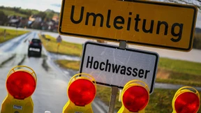 Wasser am Rhein steigt