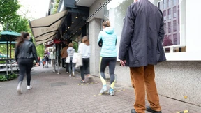 Einkaufen bleibt ein unbeholfenes Unterfangen