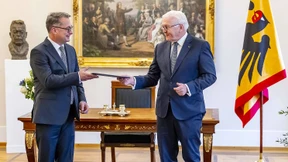 Joachim Nagel erhält Ernennungsurkunde