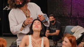 Charaktertest Umstyling – es fallen Haare und Masken