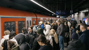 Spritpreise treiben Frankfurter in Busse und Bahnen