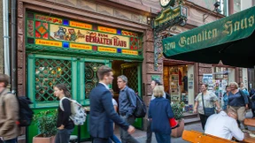 Egalitär schlägt elitär