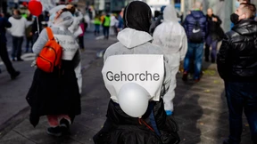 „Querdenker“ dürfen doch in Frankfurt demonstrieren