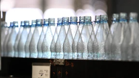 „Natürliches Mineralwasser“ muss nicht absolut rein sein