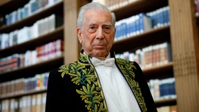 Mario Vargas Llosa in die Académie française aufgenommen