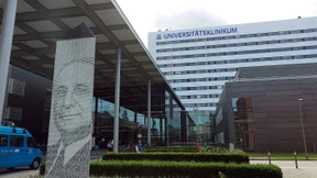 Pfleger soll Patientin betäubt und missbraucht haben