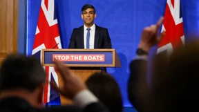 Sunak stellt schon Begleiter für Abschiebeflüge nach Ruanda ein