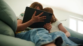 Jedes zweite Kind verbringt zu viel Zeit vor Bildschirmen