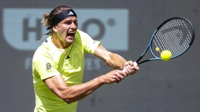 Werbetafel stürzt auf Zuschauerin bei Zverev-Sieg