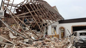 Haus stürzt nach Explosion ein – zwei Verletzte