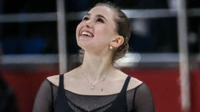 Überglückliche russische Eiskunstläuferin Walijewa