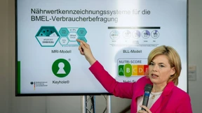 Julia Klöckner sieht Rot