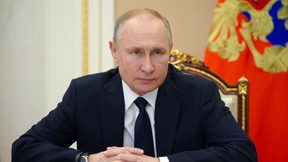 Merkel ruft Putin zu Abbau russischer Truppen auf