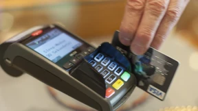 Wie die Bank an Ihrem Urlaub kräftig mitverdient