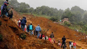 Zehn Personen bei Erdrutsch umgekommen