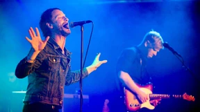 Mit angeschmirgelten Stimmbändern