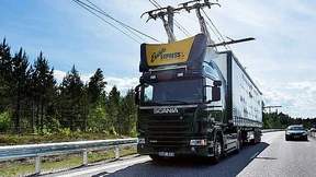 In Schweden fahren Lastwagen mit Oberleitung
