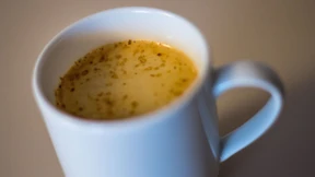 Beim Kaffeetrinken verschluckt – Gericht sieht das als Arbeitsunfall