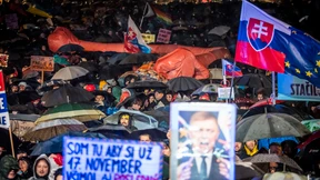 Zehntausende demonstrieren gegen Fico