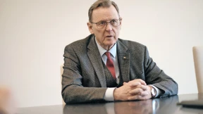 „Schlage vor, das Grundgesetz in eine Verfassung zu verwandeln“