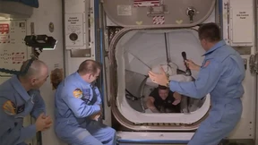 Astronauten in der ISS angekommen