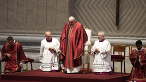 Papst Franziskus erscheint zur Karfreitagsliturgie im Rollstuhl