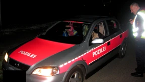 Polizei stoppt pinkfarbenes „Pozilei“-Auto