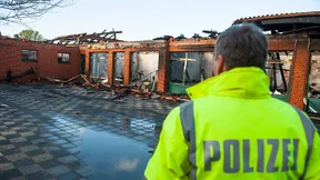 Grundschule in Niedersachsen brennt komplett aus