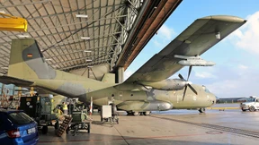 Wie ein Militärflugzeug zum Ferienhaus wird