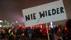Hundert Rechte treffen auf Tausende Gegendemonstranten