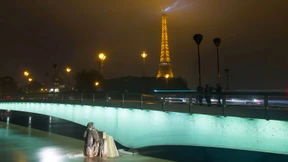 Dem Zuaven steht die Seine schon bis zur Hüfte 