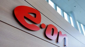 Eon sieht sich „voll auf Kurs“