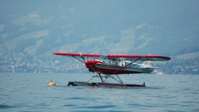 Mit Sportbooten im Rücken vom See abheben